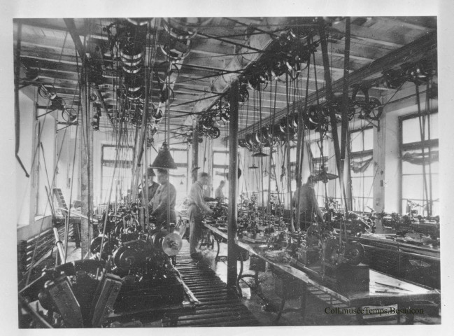 39MDT532 - Ateliers mécaniques Lip (usine à identifier) : négatif (noir et blanc).