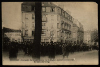 Besançon - Congrès de la Jeunesse Catholique, 9 et 10 Novembre 1907 - Formation du Cortège. [image fixe] , 1904/1907