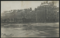 MAUVILLIER, Emile. Besançon. Inondations janvier 1910, pont Battant [carte postale d'après la photo PH 283]