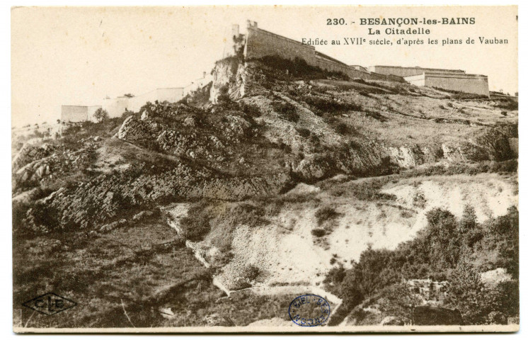 Besançon-les-Bains. La Citadelle [image fixe] , Besançon : Etablissements C. Lardier ; C.L.B, 1914/1924