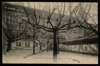 Besancon - Institution Saint-Jean. 2me Cour [image fixe] , 1904/1930