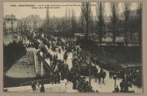 Besançon - 1er Avril 1906. Cavalcade au profit des Mineurs de COURRIERES - Char des Pontonniers. [image fixe] , 1904/1906