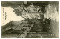 Les inondations en 1910 - Besançon Rue Claude Pouillet pendant la Crue [image fixe] , Besançon : Mosdier, édit., 1910