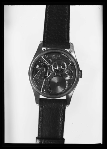 39MDT238 - Calibres d'autres fabricants (omega, Jeanbrun) : négatif (noir et blanc).