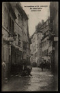 Besançon - Les Inondations en Janvier 1910 - Rue Claude-Pouillet pendant la Crue. [image fixe] , Besançon : Mosdier, édit. Besançon, 1904/1910