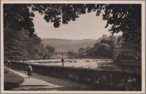 Besançon - Promenade Micaud, les rives du Doubs au barrage [image fixe] , Paris : Editions d'Art Yvon. 15, rue Martel., 1922/1937