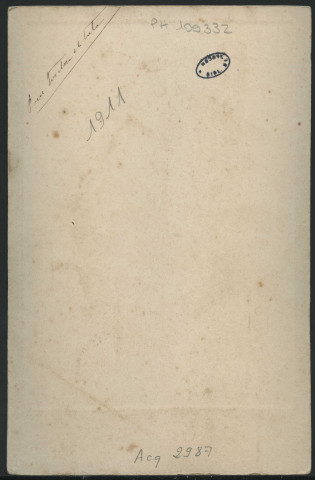 CABOUD, Fr. Famille lors du baptême du bébé (homme debout, légion d'honneur, 30e RI, femme assise, 3 enfants)