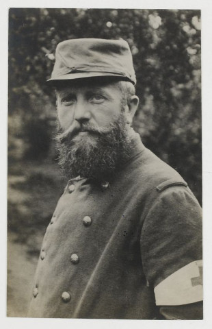 Henri Binet brancardier divisionnaire / Photographie J. Cibrario, fils, Soissons.- Soissons : J. Cibrario, fils