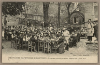Grève des Papeteries Bizontines - Soupes Comministes, Repas en plein air. [image fixe] , Besançon : Phot.Teulet, Besançon, 1904/1907