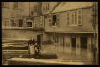 Besançon - Inondations des 20-21 Janvier 1910 - Maison inondée, Rue du Porteau. [image fixe] , 1904/1910