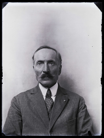 Portrait de M. Vernerey, en buste, de face