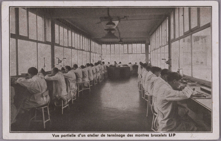 Vue partielle d'un atelier de terminage des montres LIP. [image fixe] , 1904/1930