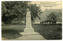 Besançon. - Buste du sculpteur bisontin Just Becquet, par Greber - Elevé dans la promenade Micaud, ce monument fut inauguré en 1909. [image fixe]