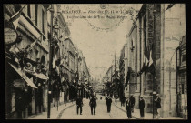 Besançon - Fêtes des 13, 14 et 15 Août 1910 - Décorations de la Rue Saint-Pierre. [image fixe] , 1904/1910