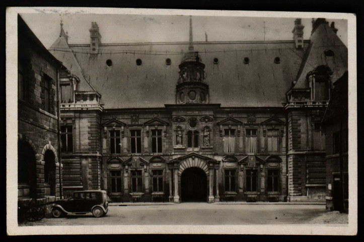 Besançon - Besançon-les-Bains - Palais de Justice. [image fixe] , Strasbourg : "Edition La Cigogne", 37 rue de la Course, Strasbourg, 1903/1930