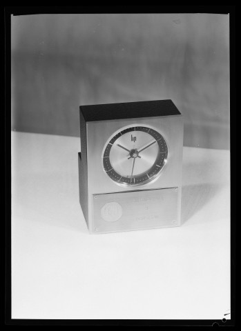 39MDT88 - Chronomètre à diapason : négatif (noir et blanc).