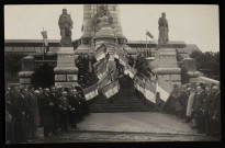 [Inauguration du Monument aux Morts]. [image fixe] , 1904/1924