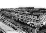 Vue de l'usine de la Compagnie des compteurs située 46 avenue Villarceau (Besançon) : photographie en noir et blanc (1972)