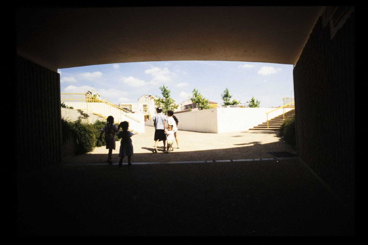 Passage souterrain sous le boulevard au niveau du supermarché "Intermarché" de Montrapon.
