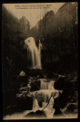 Environs de Besançon - Morre. La Cascade du Creux de l'Enfer [image fixe] , 1904/1906
