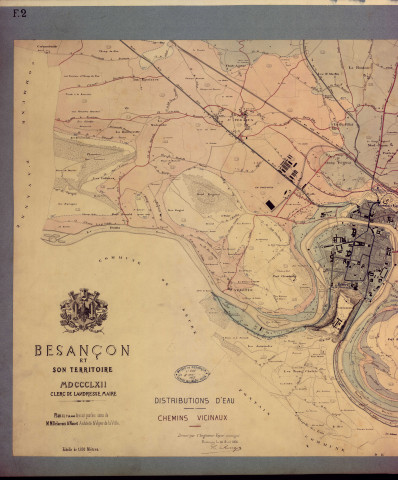 Plan de Besançon indiquant la distribution d'eau dans la ville et les chemins vicinaux classés. Plan au 1/10 000ème dressé par M. Delacroix (architecte de la Ville) et M. Noiret (ingénieur-voyer) le 30 avril 1878.
