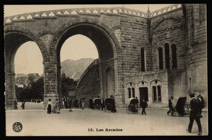 Les Arcades. [image fixe] , Dijon : Bauer-Marchet et Cie Dijon (dans un cercle), 1904/1912