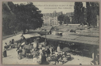 Besançon. La Place de la Révolution un jour de marché. Anciennement Place Labourée [image fixe] , 1904/1930