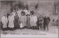 Epicerie Jeanney. - Besançon. - Une partie du Personnel. [image fixe] , Besançon : C.L.B ; Etablissements C. Lardier, 1904/1930