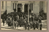 [Consécration de l'Eglise du Sacrée-Coeur - Rasseblement de la foule]. [image fixe] , Besançon : Photographie L. COSTET, 1904/1923