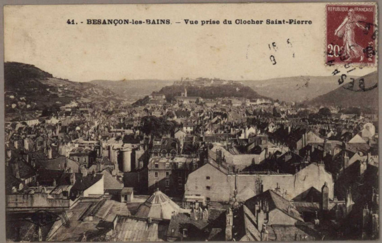 Vue prise du clocher Saint-Pierre.
