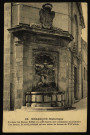 Fontaine des Dames. Edifiée en 1785 d'après une composition du statuaire Luc Breton. Le motif principal est une sirène de bronze du XVIe siècle [image fixe] , Paris : I. P. M., 1904/1912