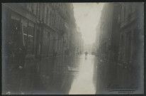 MAUVILLIER, Emile. Besançon. Inondations janvier 1910, rue Gambetta [carte postale d'après la photo PH 260]