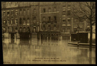 Besançon - Inondations des 20-21 Janvier 1910 - Place de la Révolution (Marché). [image fixe] , 1904/1910
