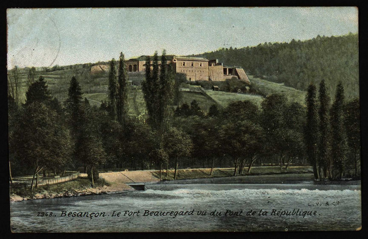 Besançon. Le Fort Beauregard vu du Pont de la République [image fixe] , Besançon : L. V. & Cie, 1904/1909