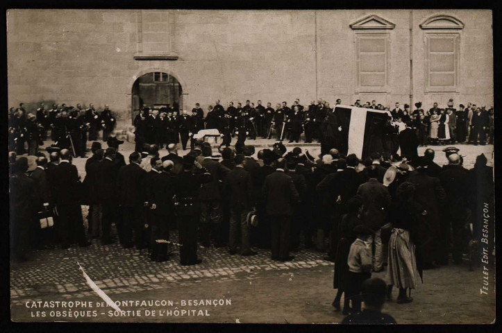 Catastrophe de Montfaucon - Besançon - Les Obséques - Sortie de l'Hôpital. [image fixe] , Besançon ; Paris : Teulet, Edit. Besançon : R. Guilleminot. Boespflug et Cie., 1905/1906