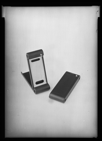 39MDT274 - Etui de montre bracelet : négatif (noir et blanc).