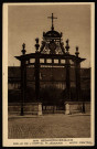 Besançon - Besançon-les-Bains - Grille de l'Hôpital St-Jacques - Motif central. [image fixe] , Mulhouse : Braun & Cie, Imp.-Edit, 1904/1930