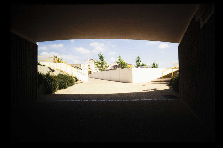 Passage souterrain sous le boulevard au niveau du supermarché "Intermarché" de Montrapon.