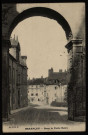 Besançon - Sous la Porte Noire [image fixe] A. et H. C., 1904/1914