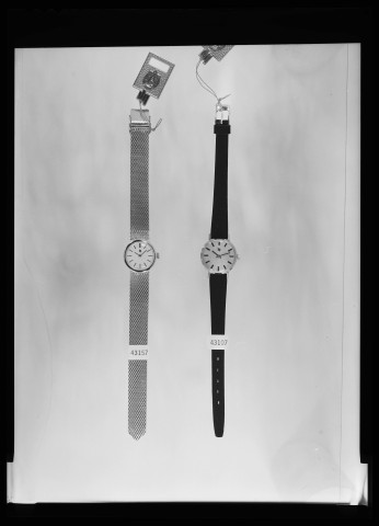 39MDT257 - Catalogue de montres dont séries 43357, 43157, 43107, 43101, 43095, 42888, 42916, 43400, 43401, 43405, 43406, 43495 à 43499, 43364, 43365, 43368, 43386, 43344, 43345, 43356, 43871, 43860, 43861, 43854, 43855, 43398, 43389, 43392, 43393 : négatif (noir et blanc).