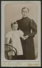 Mauvillier, Emile. Femme debout avec enfant debout sur une chaise