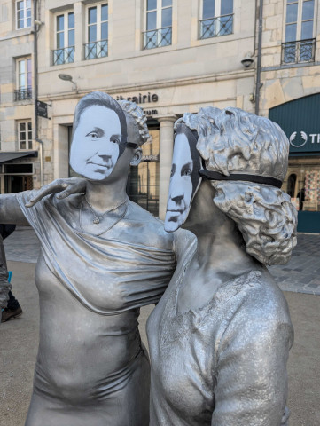 Groupe sculpté ; Jenny d'Héricourt