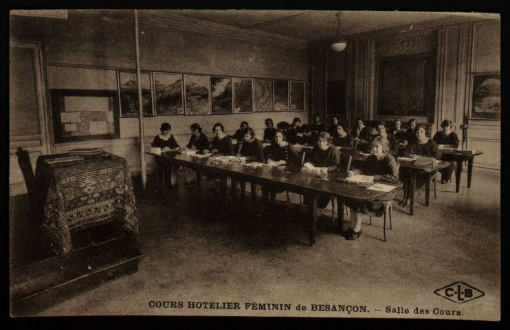 Cours hôtelier féminin de Besançon. - Salle des Cours [image fixe] , Besançon : Etablissement C. Lardier ; C-L-B, 1916/1920