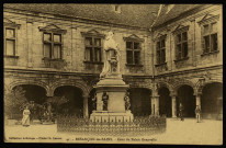 Besançon-les-Bains. - Cour du Palais Granvelle. [image fixe] , 1904/1910