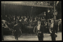 Besançon - Fêtes des 13, 14 et 15 Août 1910 - Le Président FALLIERES à l'Inauguration de la Statue de PROUDHON. [image fixe] , 1904/1910