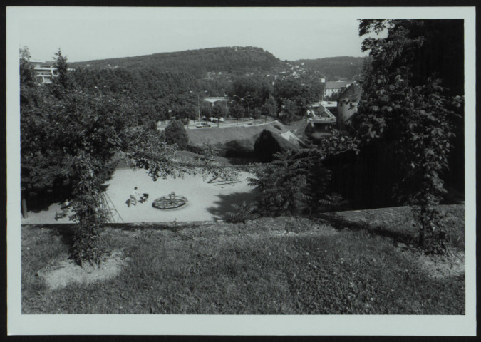 Quartier Battant - Vue de l'avenue Foch Vue de l'avenue Foch, vue de la tour de la Pelote (2 pièces). Photo M. Tupin, 1970-1990, Photographie