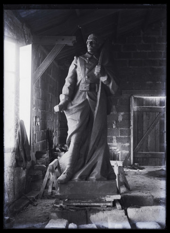 Sculpture monumentale représentant un soldat pour le monument aux morts de Sancey-le-Grand