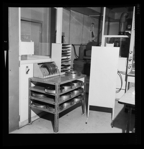 39MDT218 - Outils et machines marquées Lip ou SOC : négatif (noir et blanc).