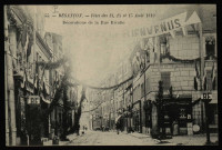Besançon - Fêtes des 13, 14 et 15 Août 1910 - Décorations de la Rue Rivotte. [image fixe] , 1904/1910