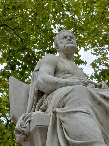 Monument ; Statue ; Monument à Victor Hugo